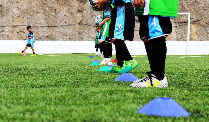 2 mẫu giày đá bóng trẻ em chất lượng tại Yousport.vn
